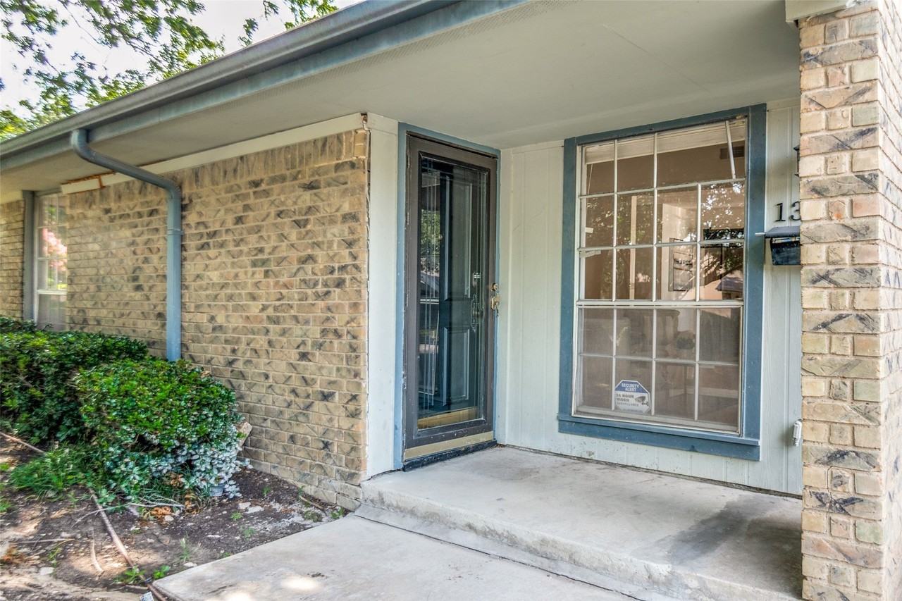 13747 Flagstone Ln - Photo 3 of 25
