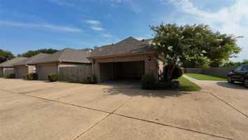 featured image of 2050 Stockwell Rd #4