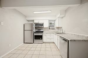 featured image of 1001 W Elm St #204