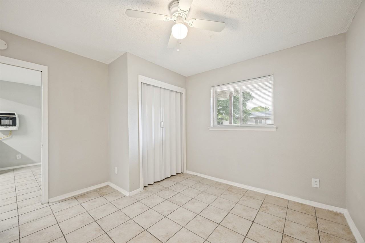 1001 W Elm St #204 - Photo 6 of 12