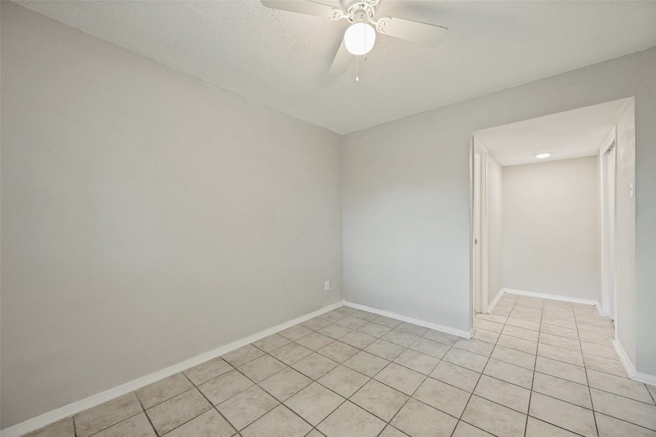 1001 W Elm St #204 - Photo 7 of 12