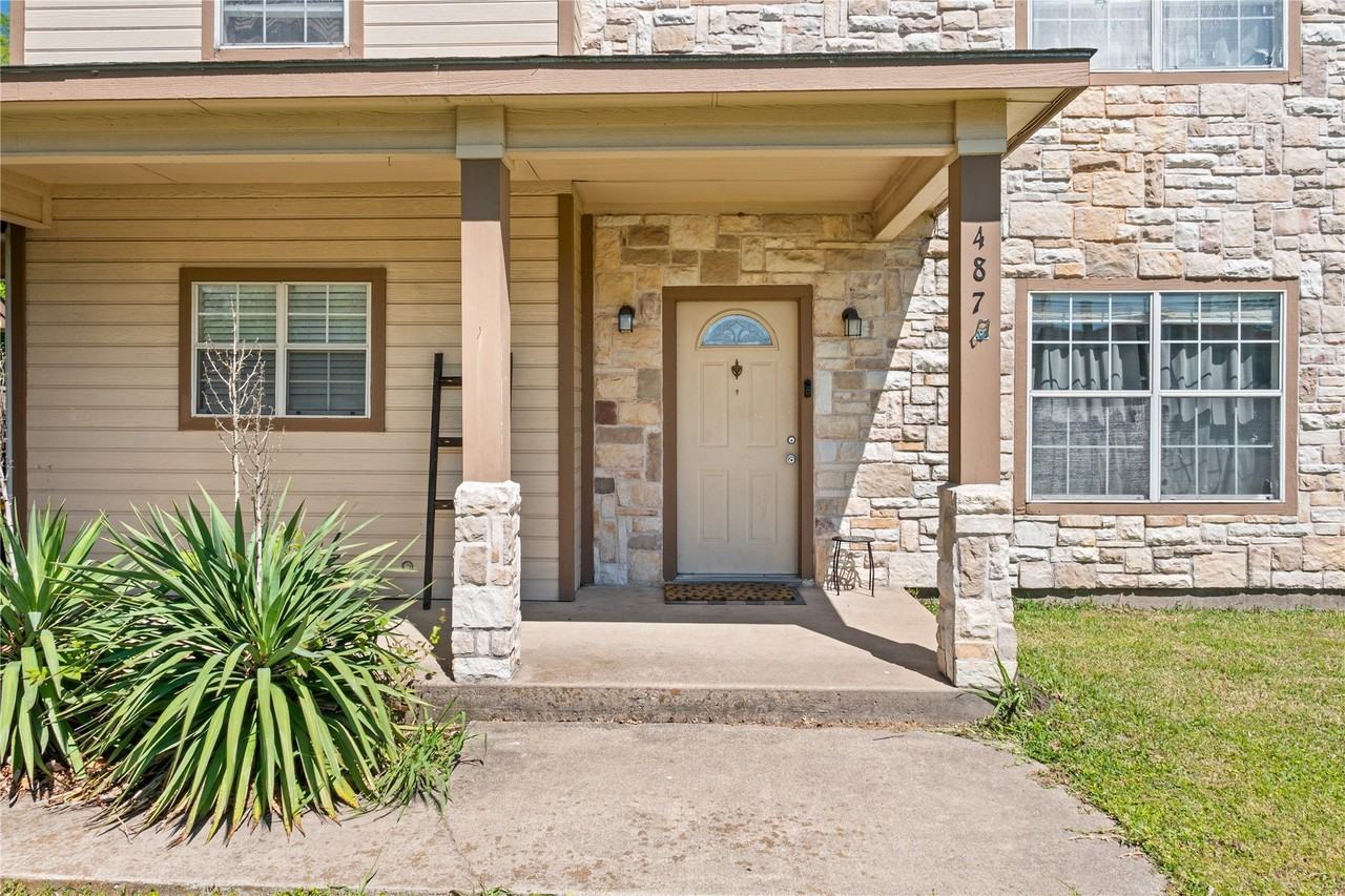 487 S Waco St - Photo 2 of 14