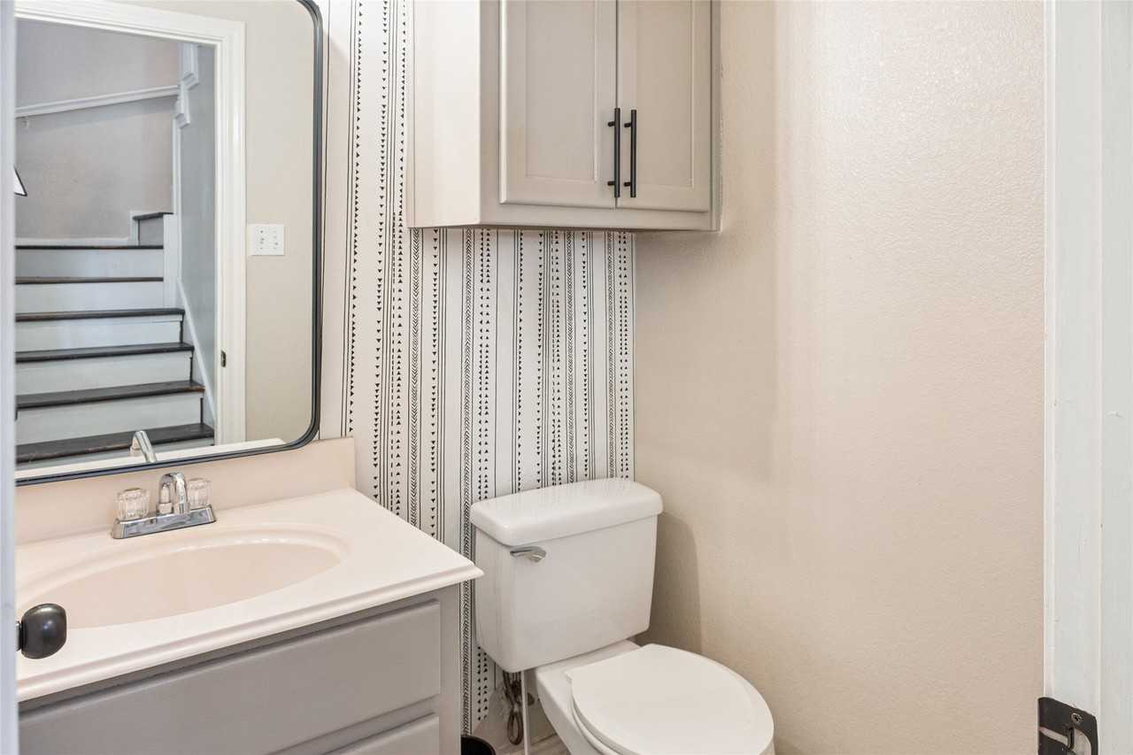 487 S Waco St - Photo 5 of 14