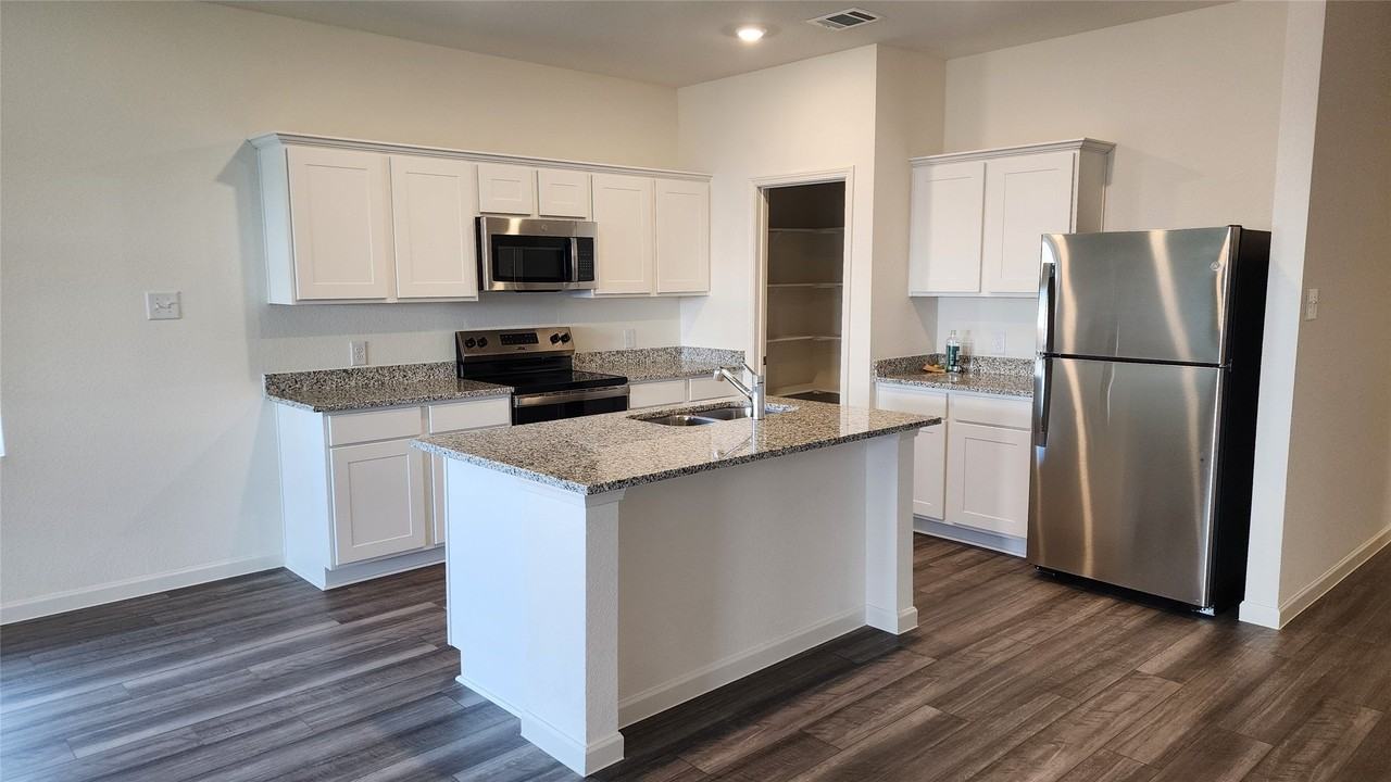 1214 Herring Dr - Photo 3 of 35