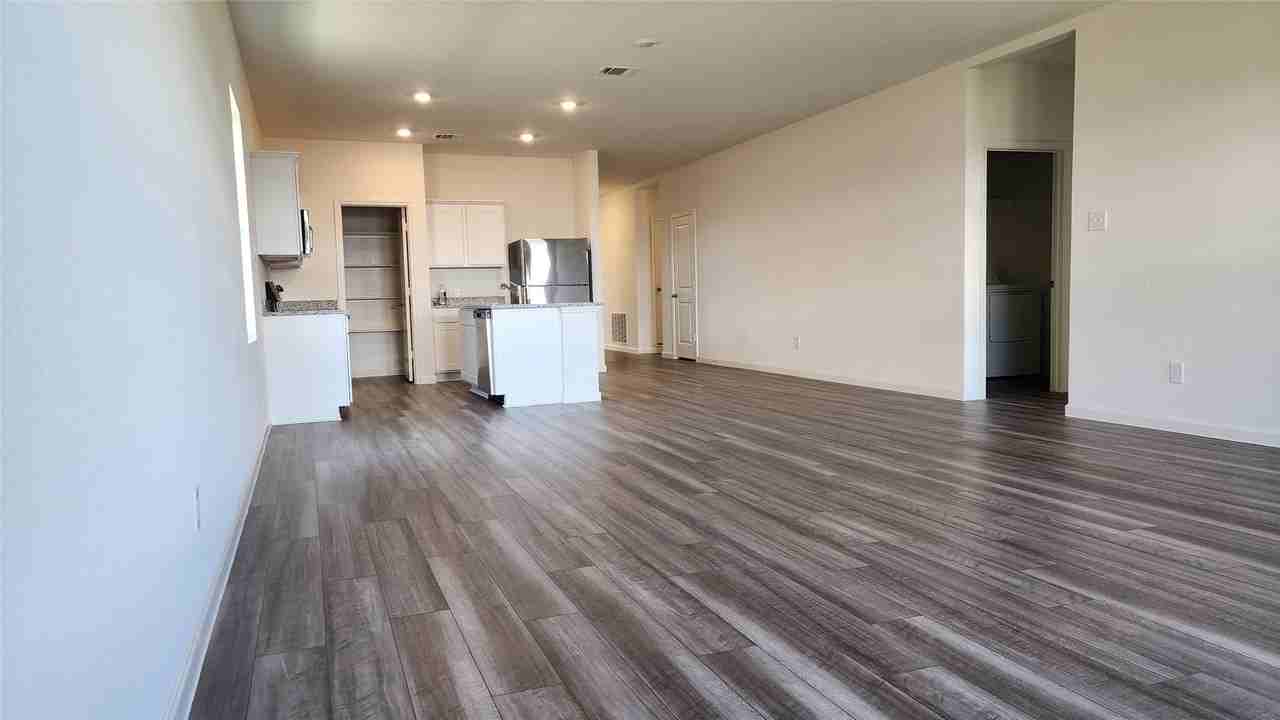 1214 Herring Dr - Photo 4 of 35