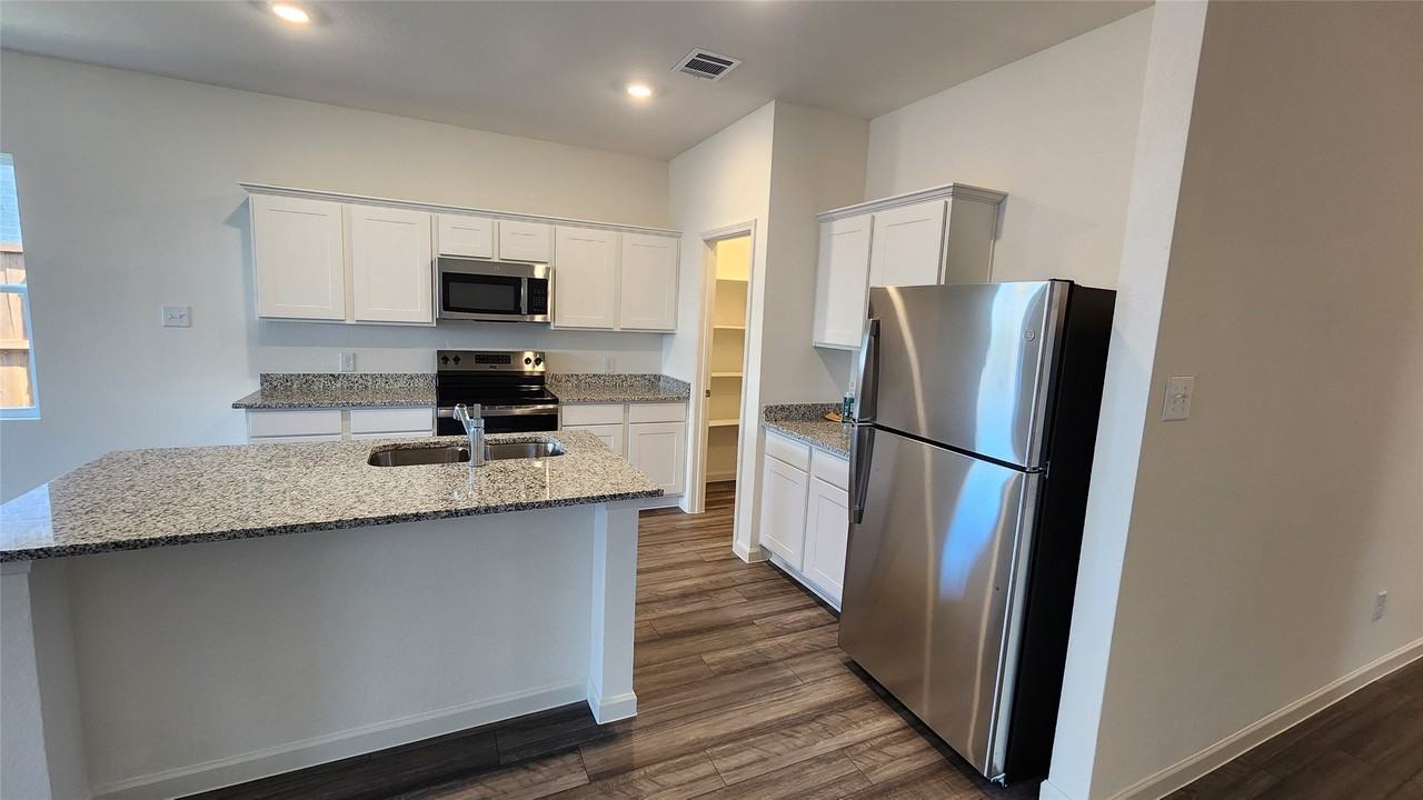 1214 Herring Dr - Photo 6 of 35