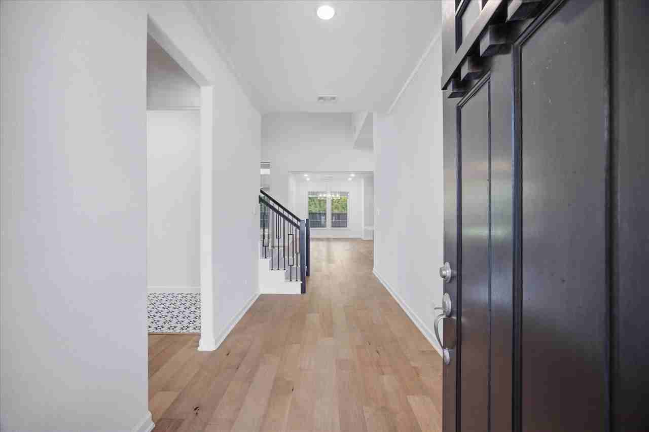 1815 Navarre Way - Photo 3 of 27