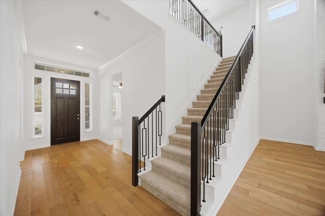 1815 Navarre Way - Photo 4 of 27