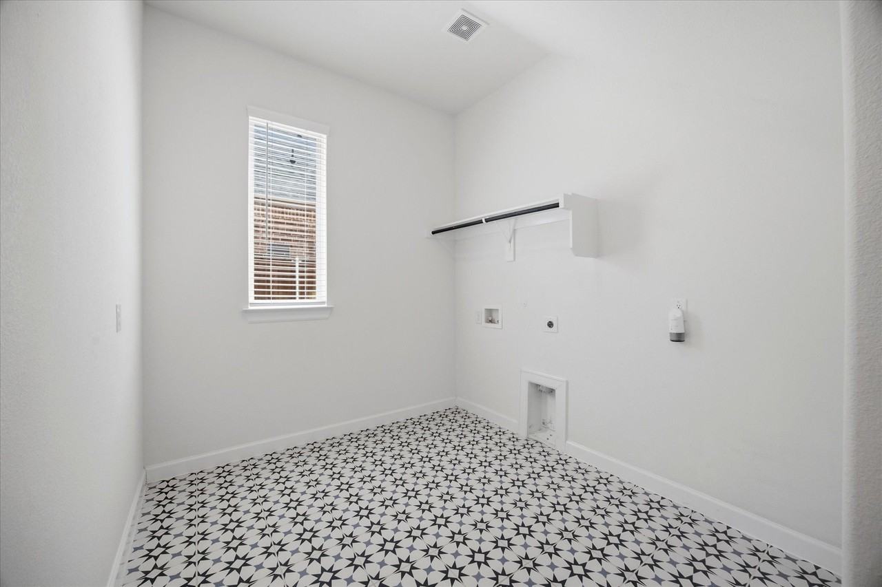 1815 Navarre Way - Photo 7 of 27