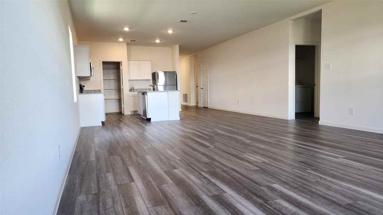 1262 Lambert Ln - Photo 4 of 35