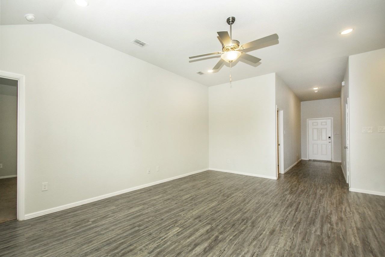 8840 Landergin Mesa Dr - Photo 2 of 23