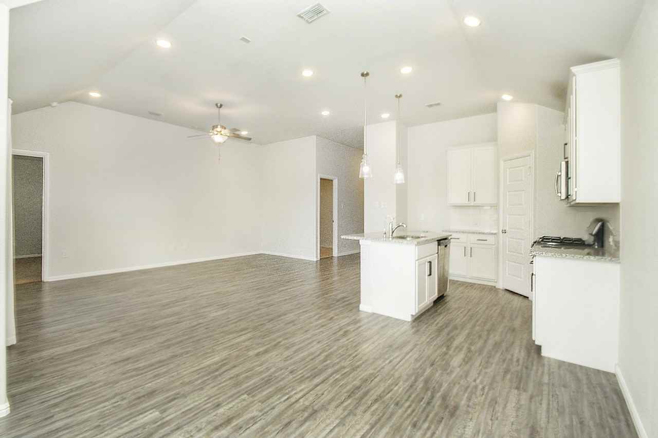 8840 Landergin Mesa Dr - Photo 3 of 23