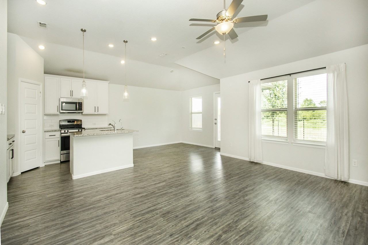 8840 Landergin Mesa Dr - Photo 4 of 23