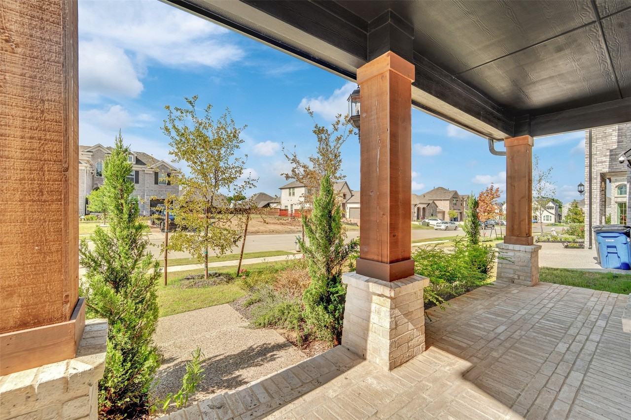 3520 Helios Ln - Photo 4 of 36