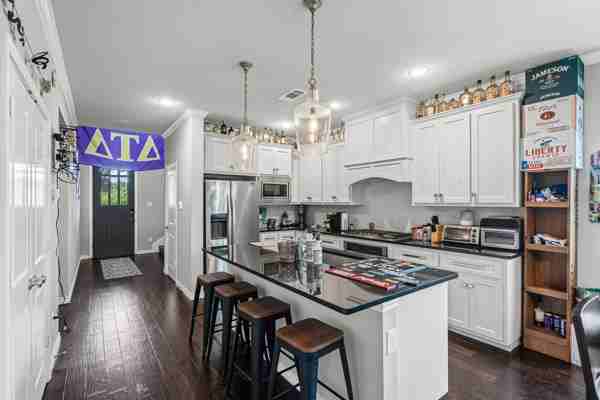 2409 W Robert St #1 - Photo 4 of 19