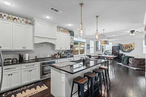 2409 W Robert St #1 - Photo 5 of 19