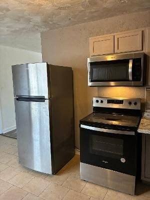 701 Sw 46th St - Photo 2 of 10