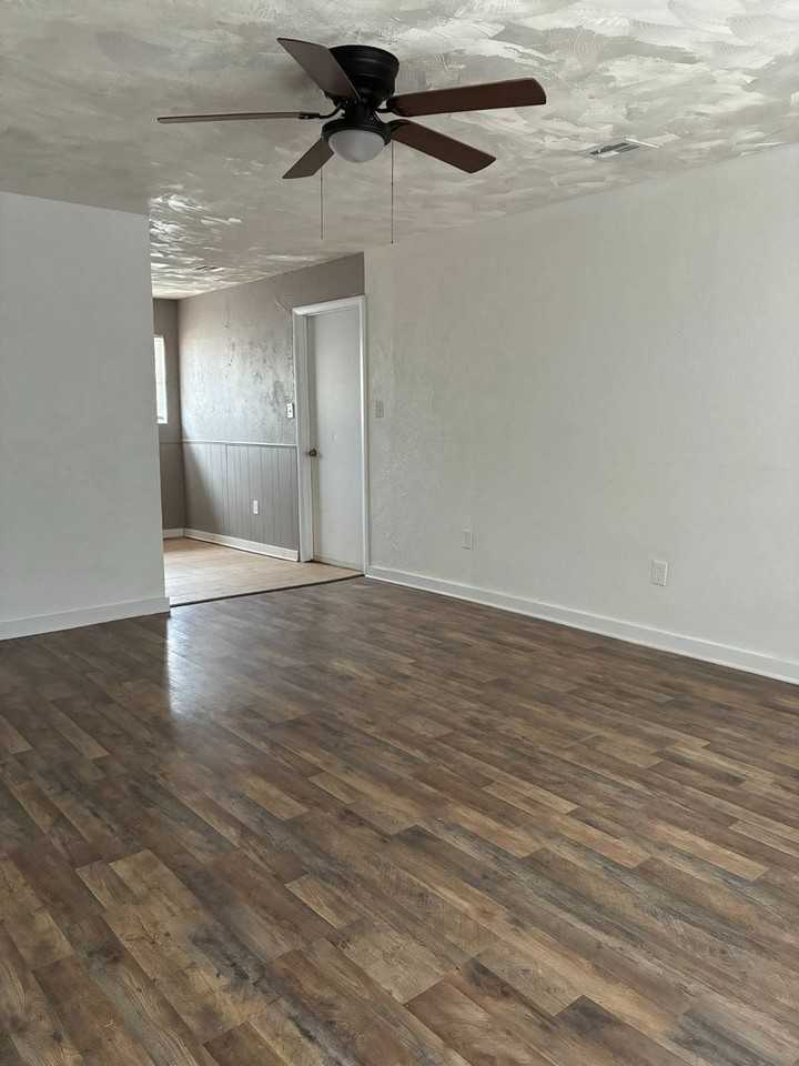 701 Sw 46th St - Photo 3 of 10