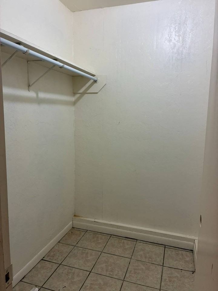 701 Sw 46th St - Photo 4 of 10