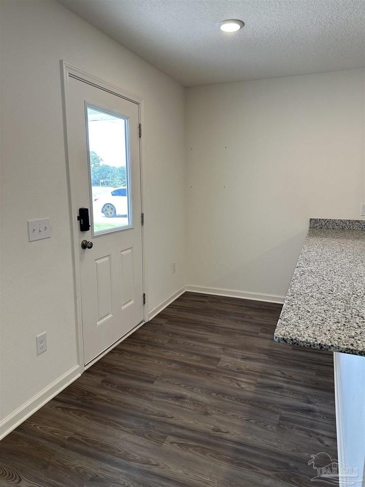 1113 Paulding Ave - Photo 4 of 27