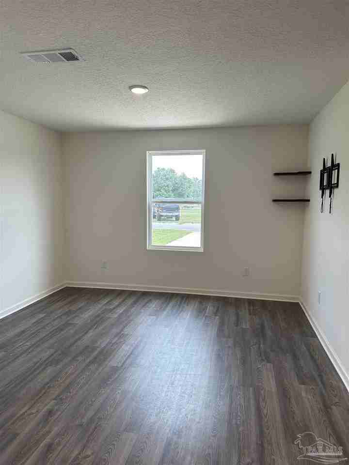 1113 Paulding Ave - Photo 5 of 27