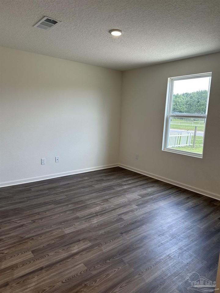 1113 Paulding Ave - Photo 6 of 27