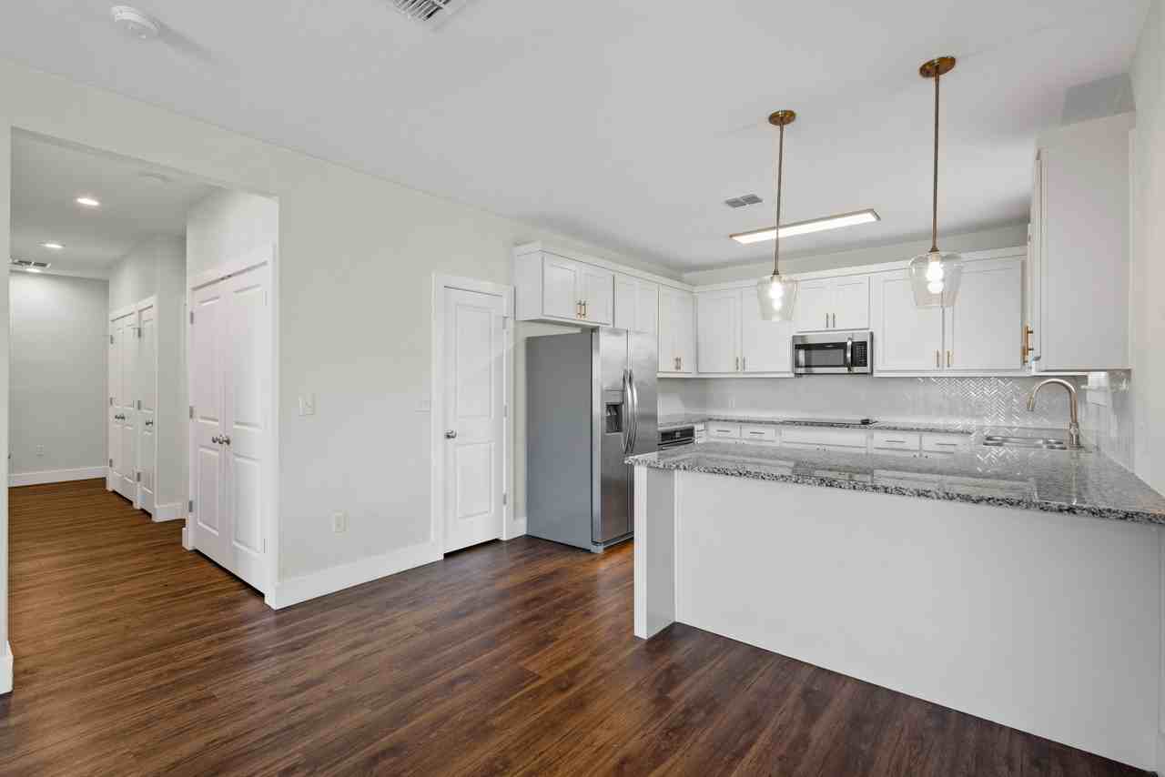 3124 Lubbock Ave - Photo 3 of 12