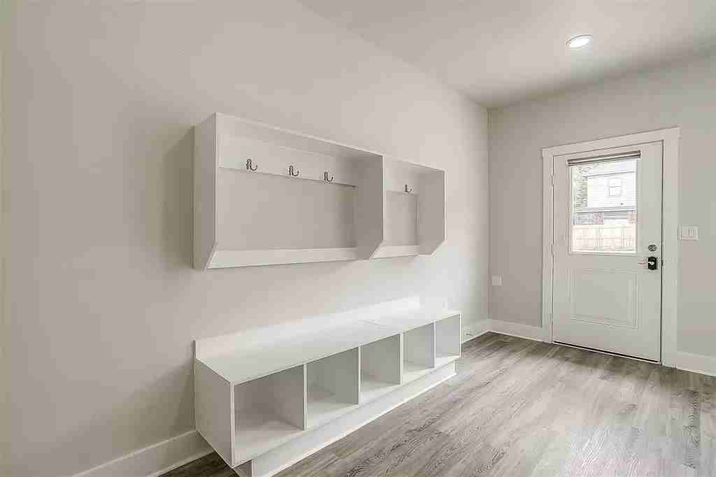 2305 Benbrook Blvd #1 - Photo 4 of 12