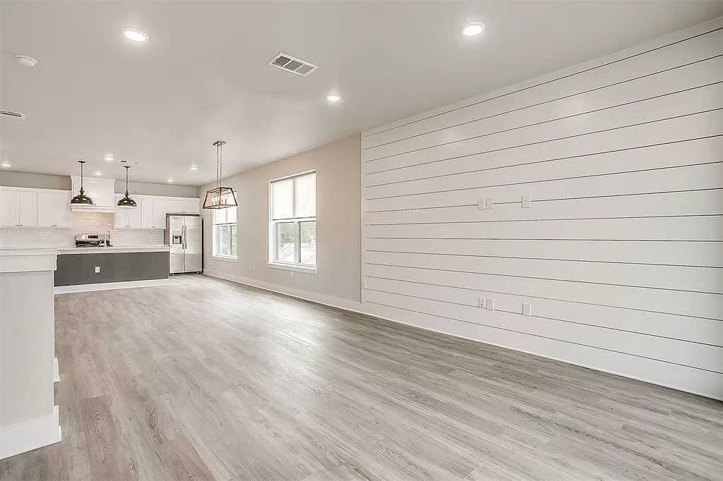 2305 Benbrook Blvd #1 - Photo 6 of 12