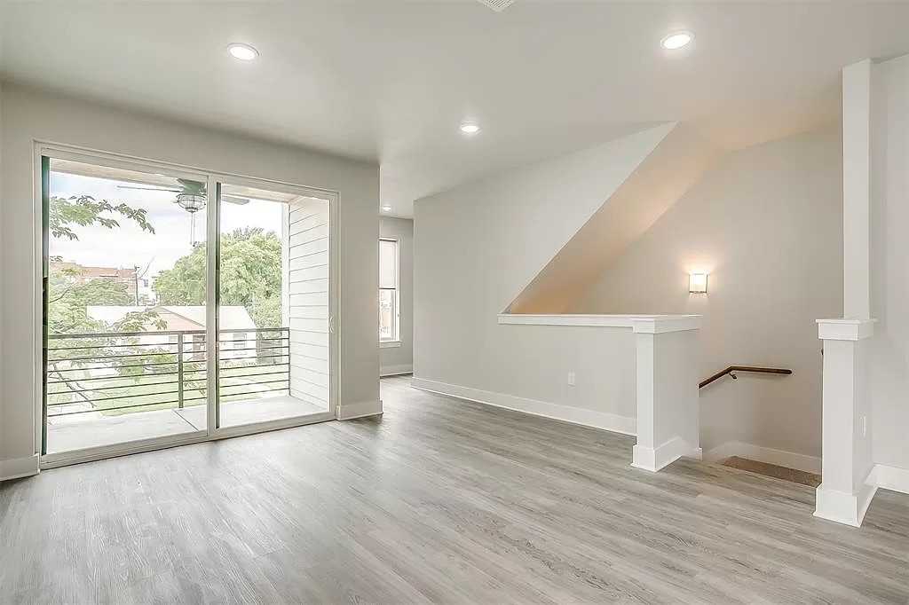 2305 Benbrook Blvd #1 - Photo 7 of 12