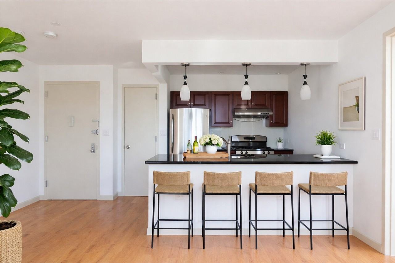 1635 Lexington Ave Apt 8d - Photo 2 of 10