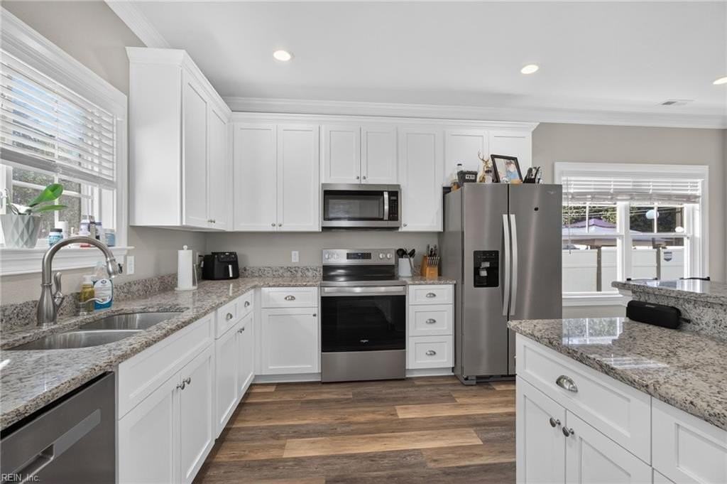 439 Smith St - Photo 2 of 36