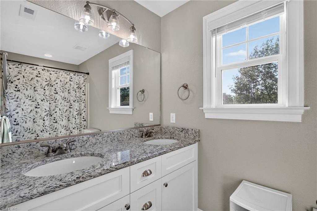 439 Smith St - Photo 3 of 36