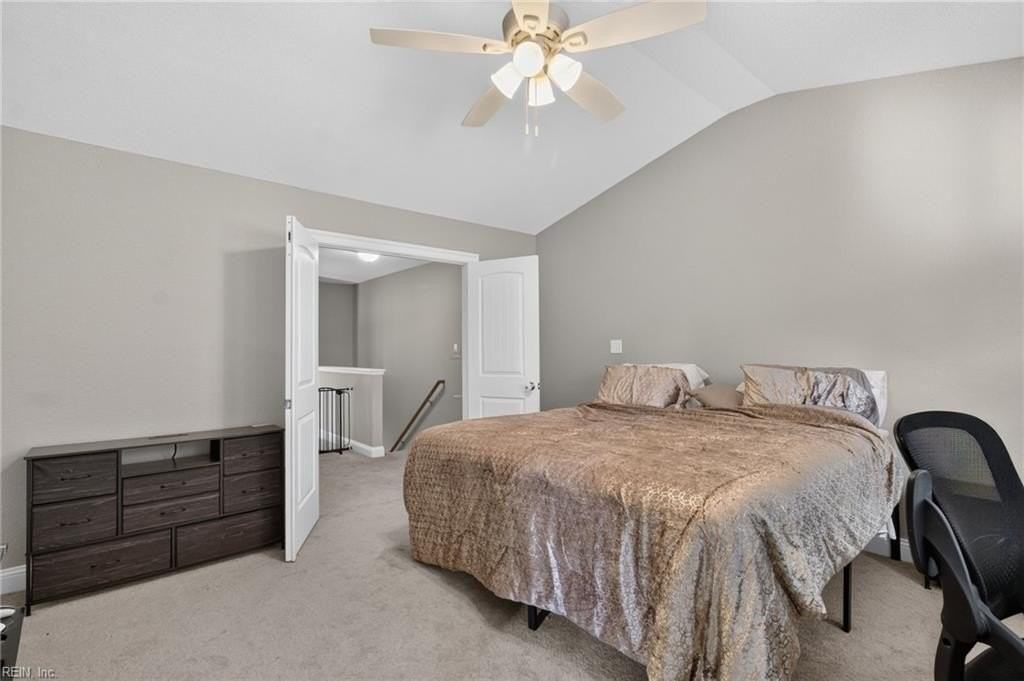 439 Smith St - Photo 4 of 36