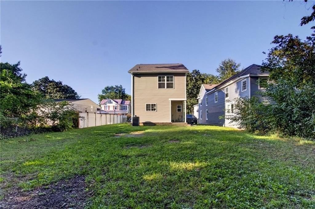 439 Smith St - Photo 5 of 36
