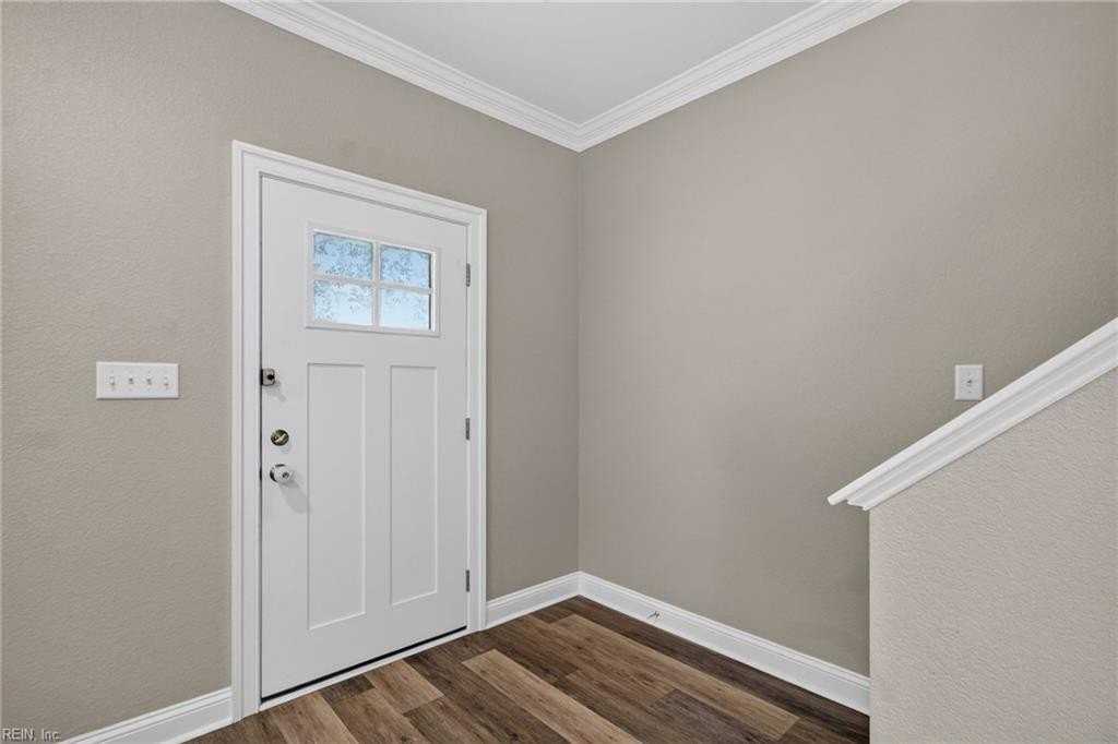 439 Smith St - Photo 6 of 36