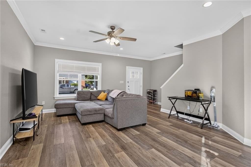 439 Smith St - Photo 7 of 36