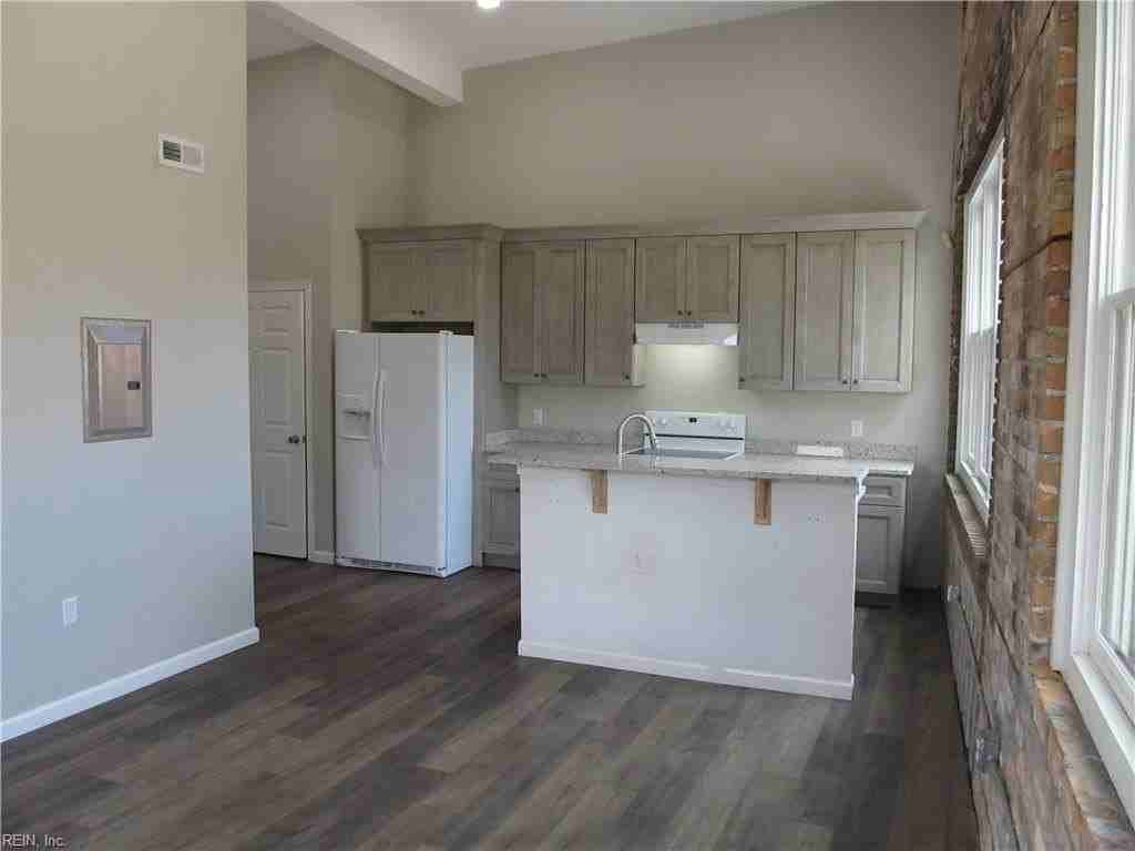 201 E Washington St #A - Photo 5 of 15