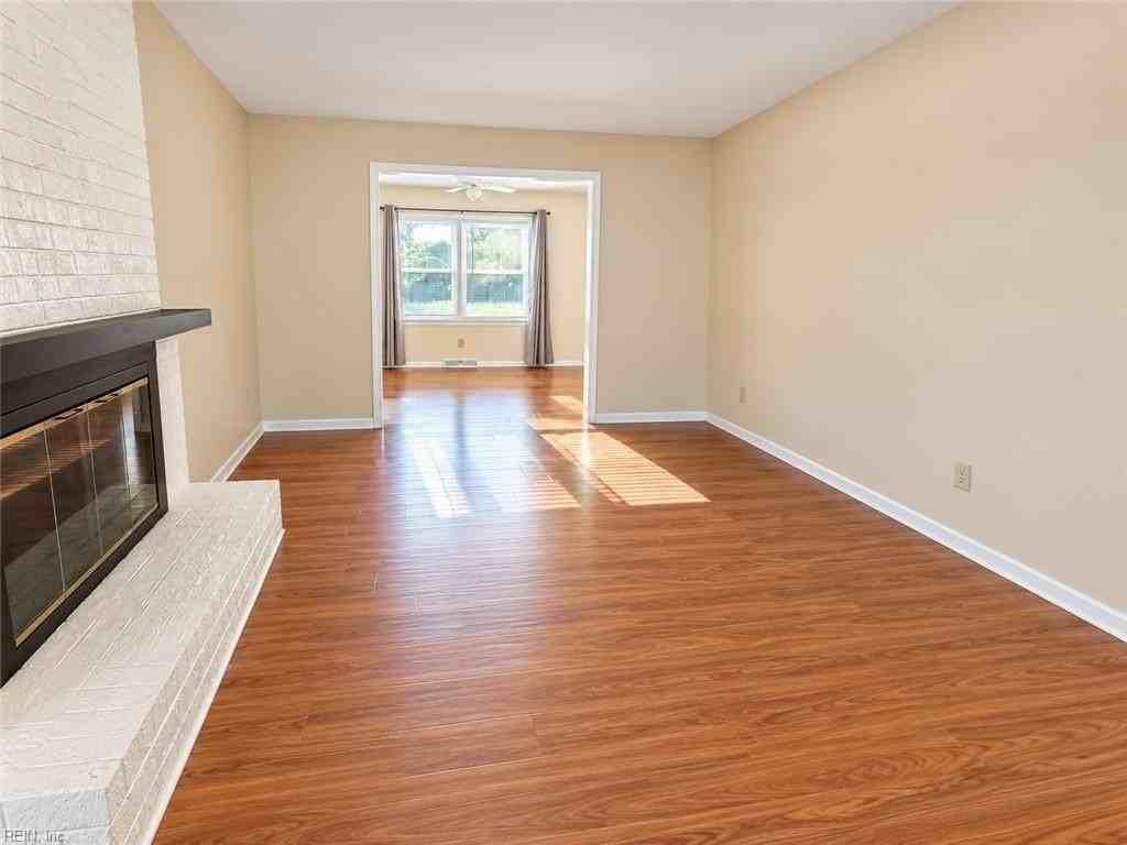609 Charlton Dr - Photo 3 of 12
