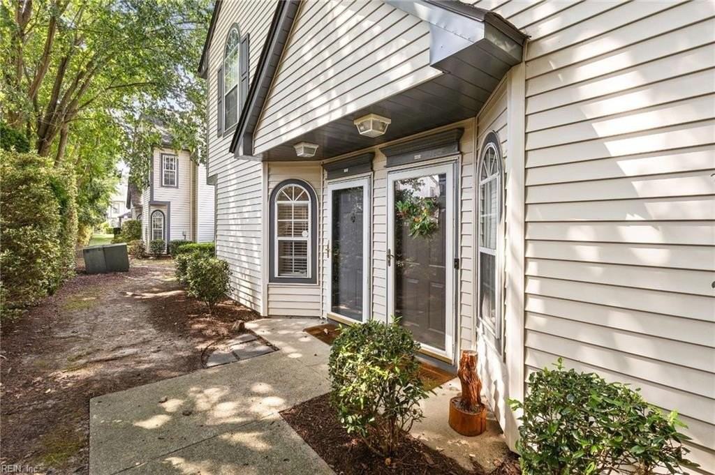 4829 Shallowford Cir - Photo 2 of 10