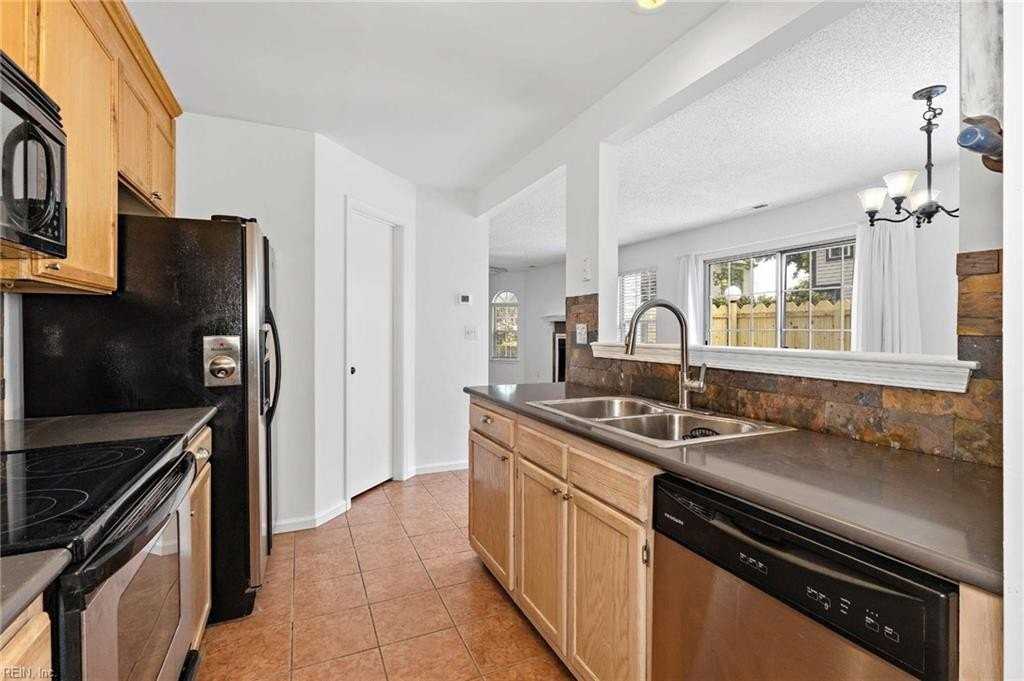 4829 Shallowford Cir - Photo 7 of 10