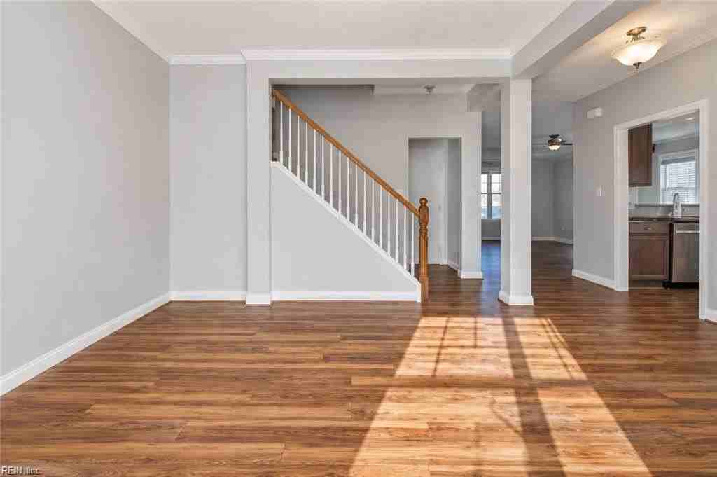 1663 Briarfield Rd - Photo 3 of 5