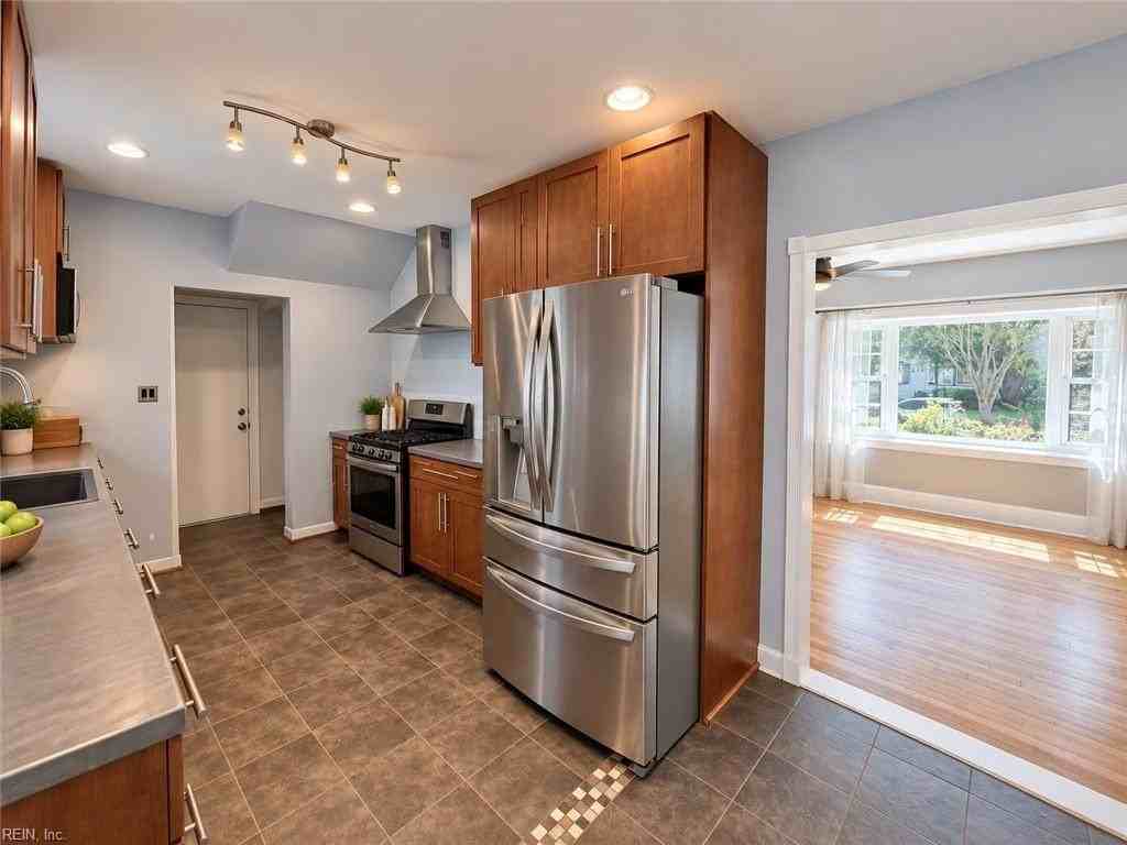 410 Burleigh Ave - Photo 4 of 13