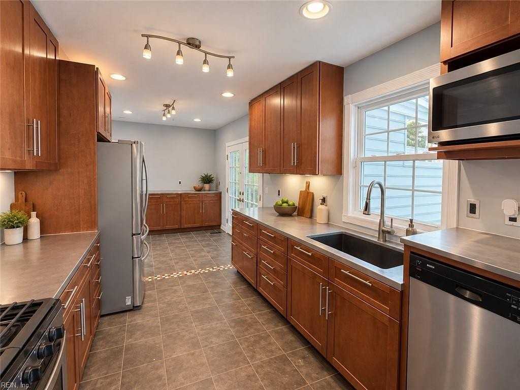 410 Burleigh Ave - Photo 5 of 13