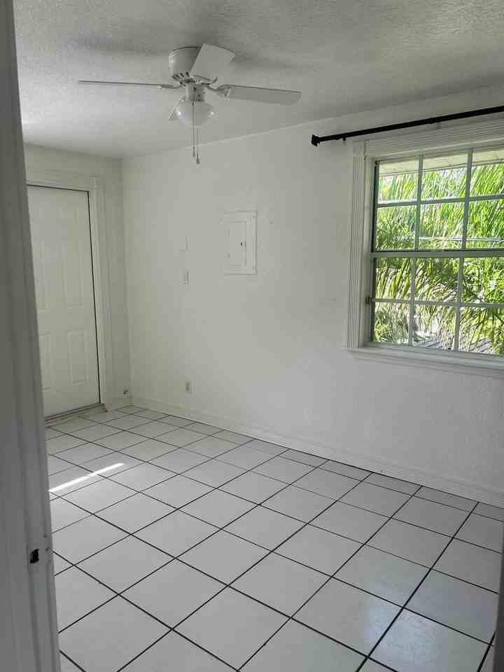 727 Penn St #3 - Photo 4 of 14