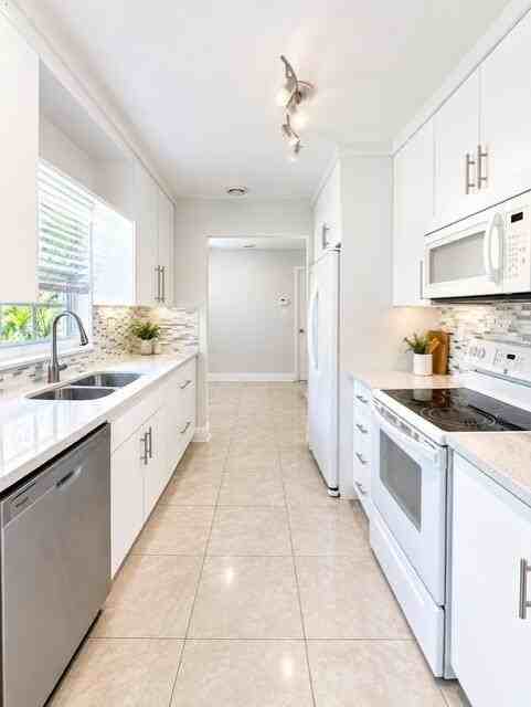 182 Del Rio Blvd - Photo 4 of 14