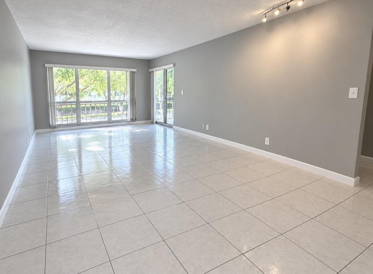 5501 Ne 25th Ave #6 - Photo 5 of 20