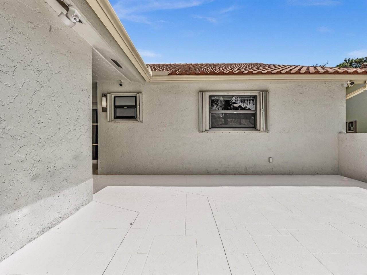 21578 Altamira Ave - Photo 5 of 50