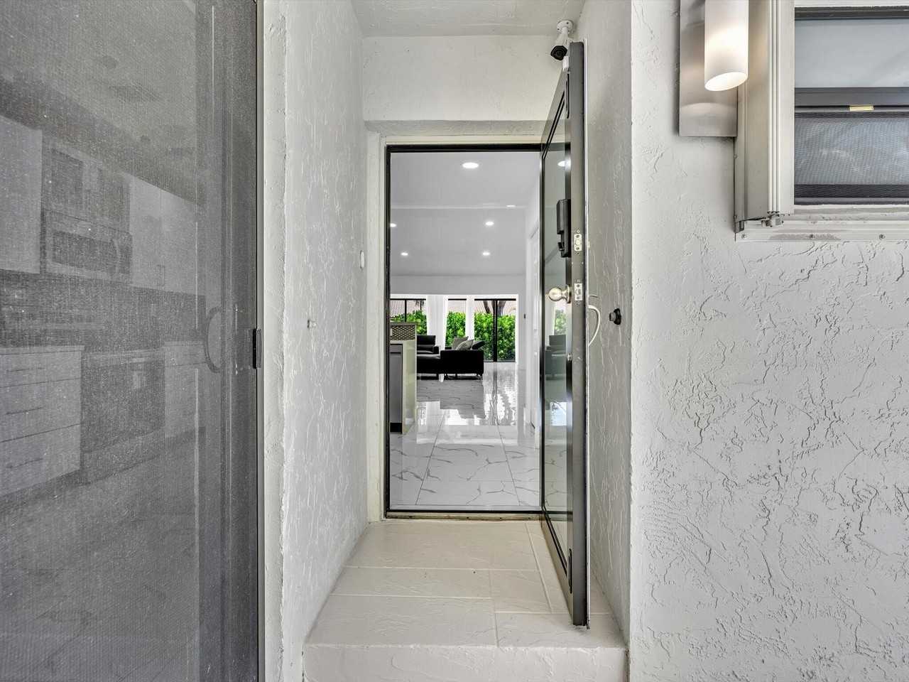 21578 Altamira Ave - Photo 6 of 50