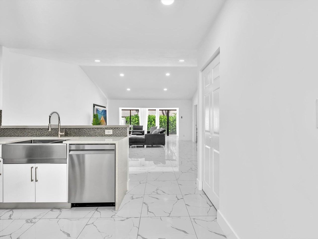 21578 Altamira Ave - Photo 7 of 50